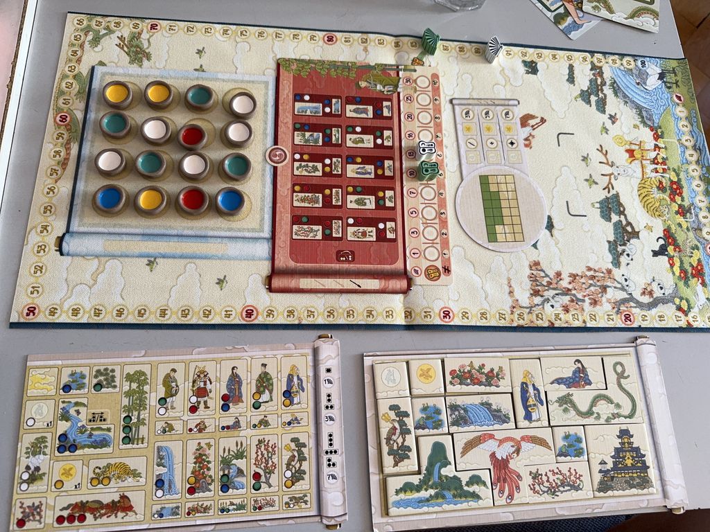 Kano — game setup with central palette and finished scrolls